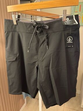 Volcom Black Men's Mod-Tech Boardshorts with Lace-Up Waist